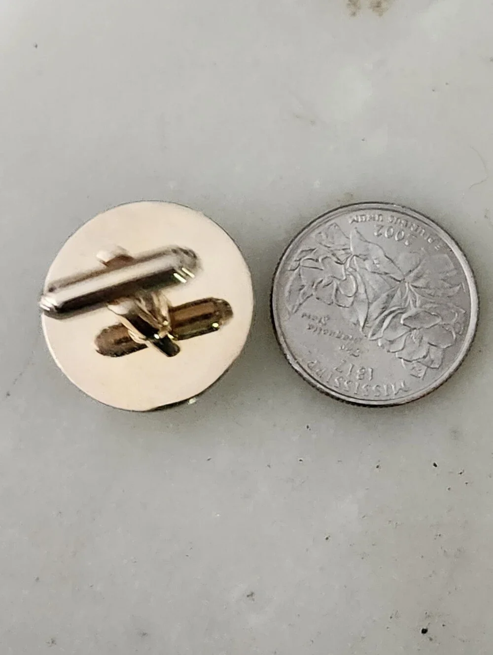 Gold Tone Mother-of-Pearl Round Cuff Links